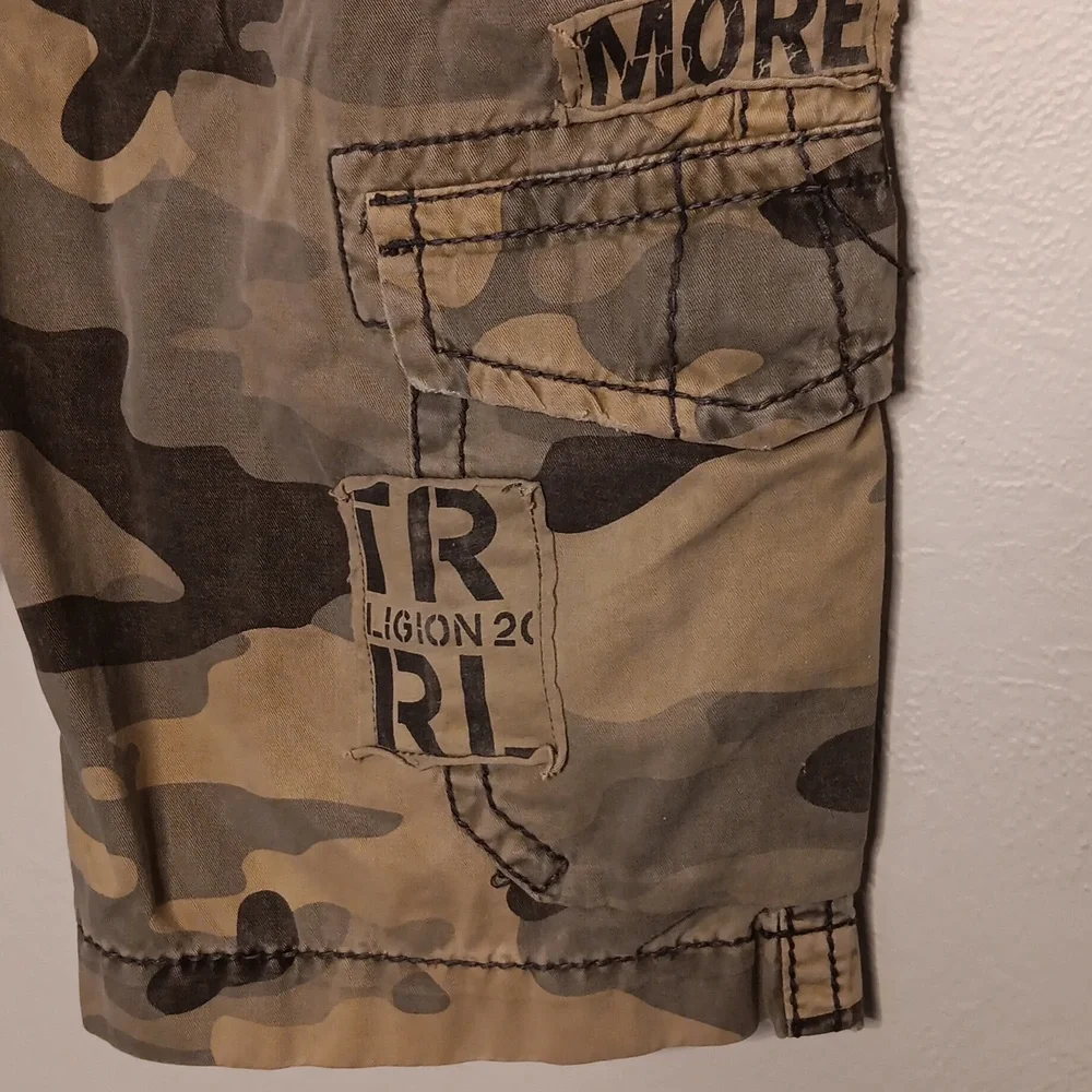 True Religion Camo Cargo Shorts Y2K Size 32